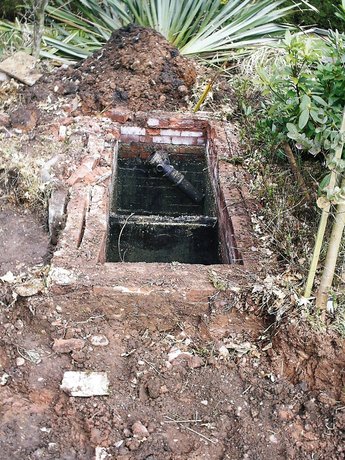 how a septic tank works uk